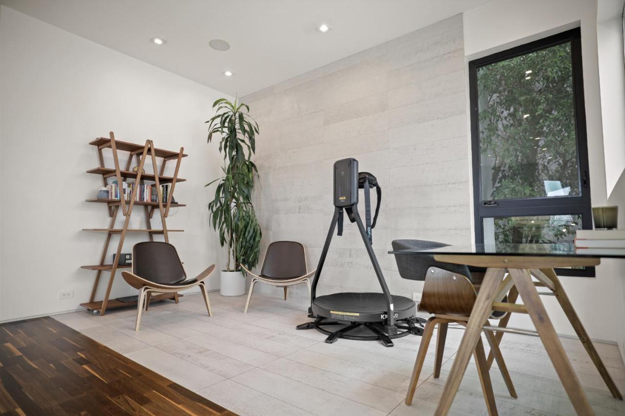 Villa Crescent Heights *
